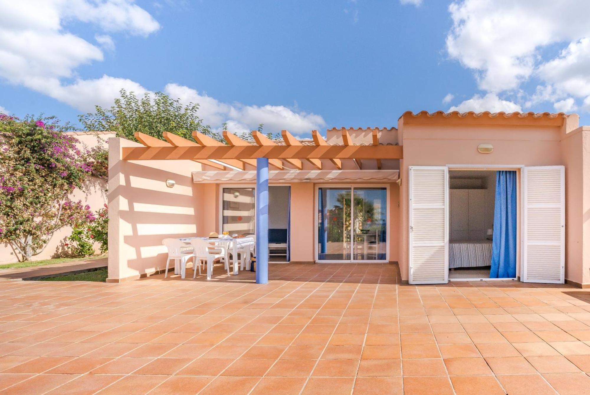 Apartamentos Mar Blau Son Bou Bagian luar foto