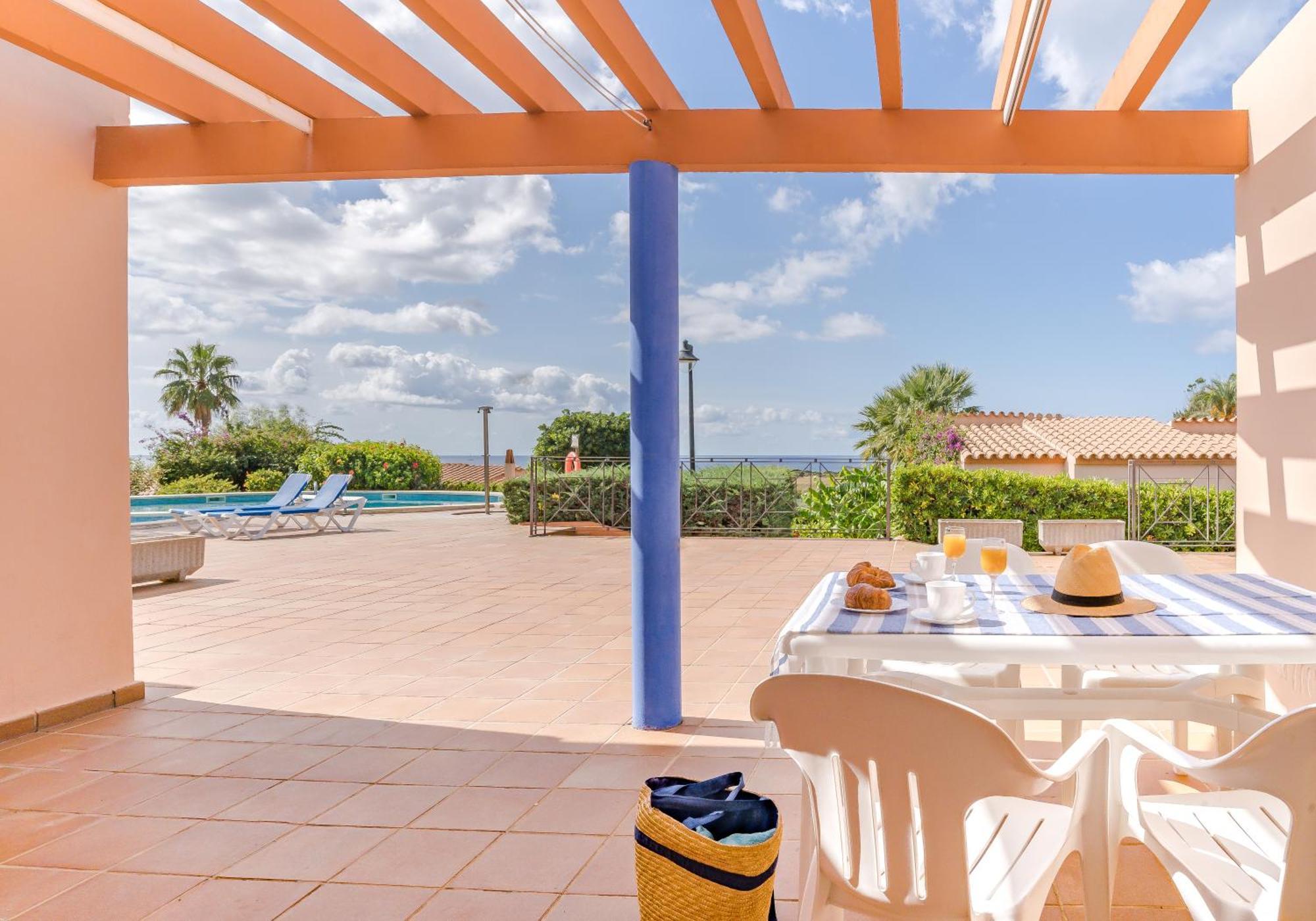 Apartamentos Mar Blau Son Bou Bagian luar foto