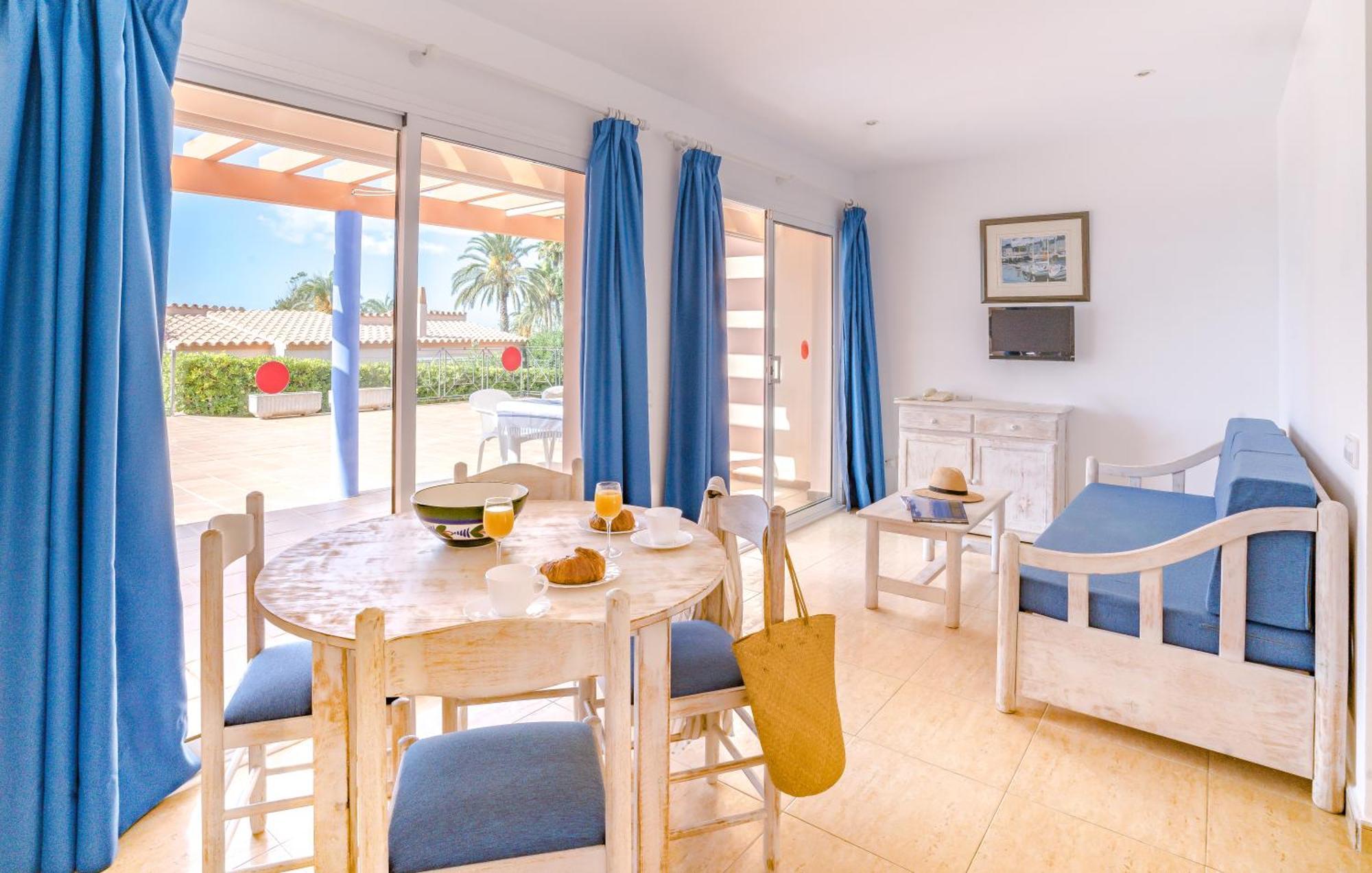 Apartamentos Mar Blau Son Bou Bagian luar foto