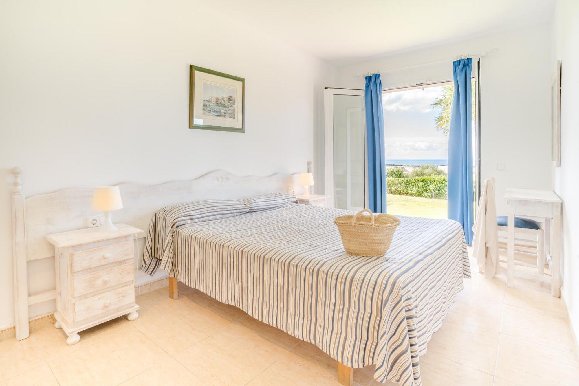 Apartamentos Mar Blau Son Bou Bagian luar foto