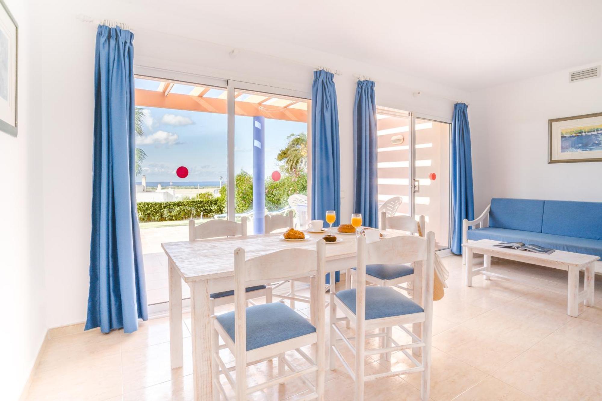Apartamentos Mar Blau Son Bou Bagian luar foto