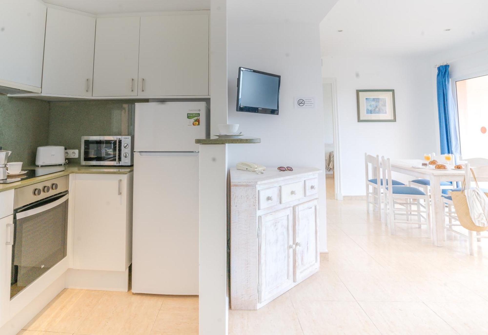 Apartamentos Mar Blau Son Bou Bagian luar foto