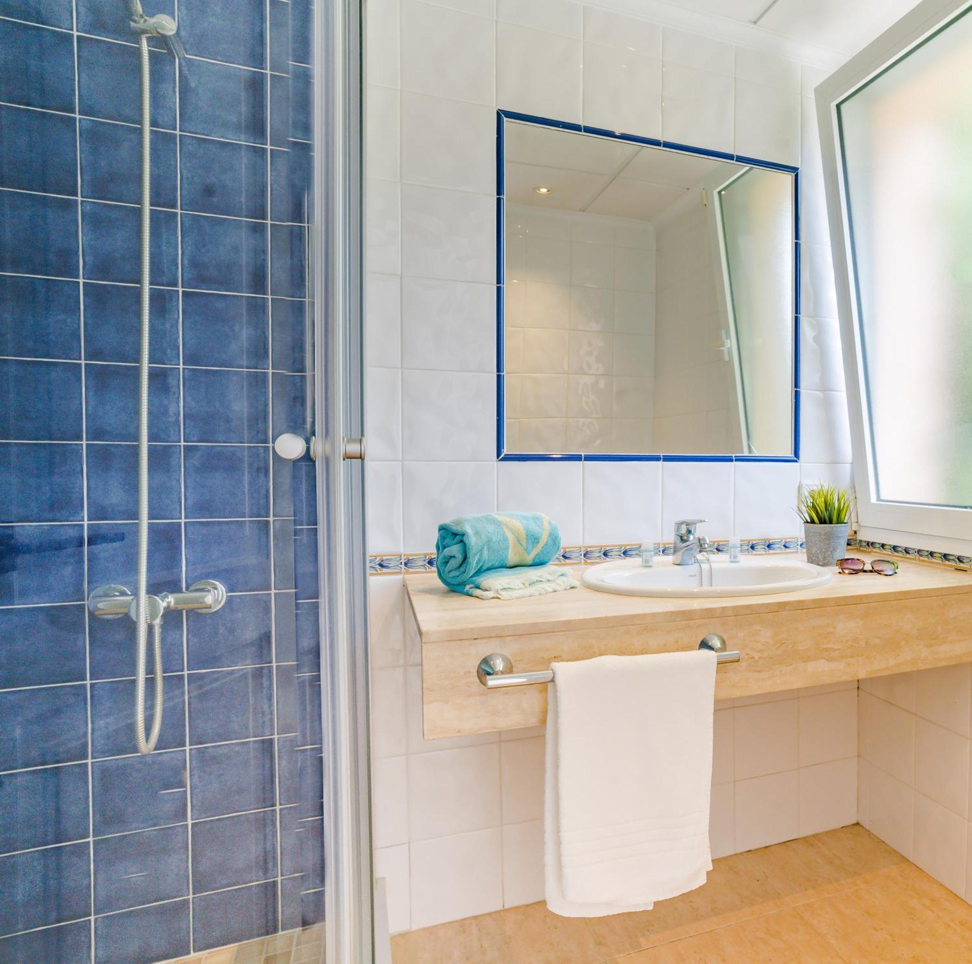 Apartamentos Mar Blau Son Bou Bagian luar foto